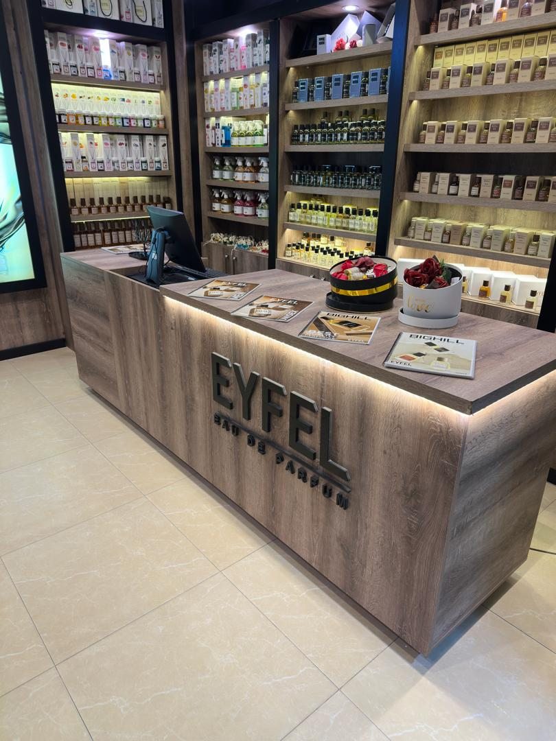 Eyfel Parfum Libya magaza tezgahi ve urun vitrini